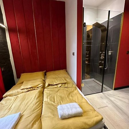 Darkhouse Versace Red Łódź Dış mekan fotoğraf